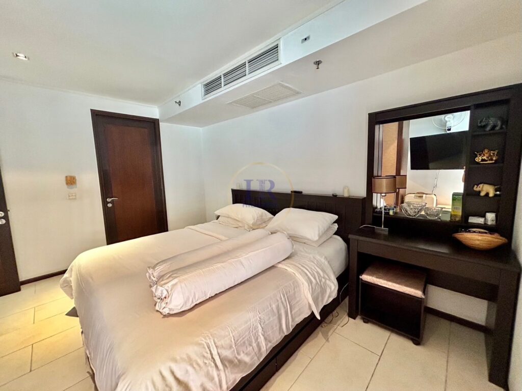 Квартира с 1-й спальней 68м2 в Northshore Condominium