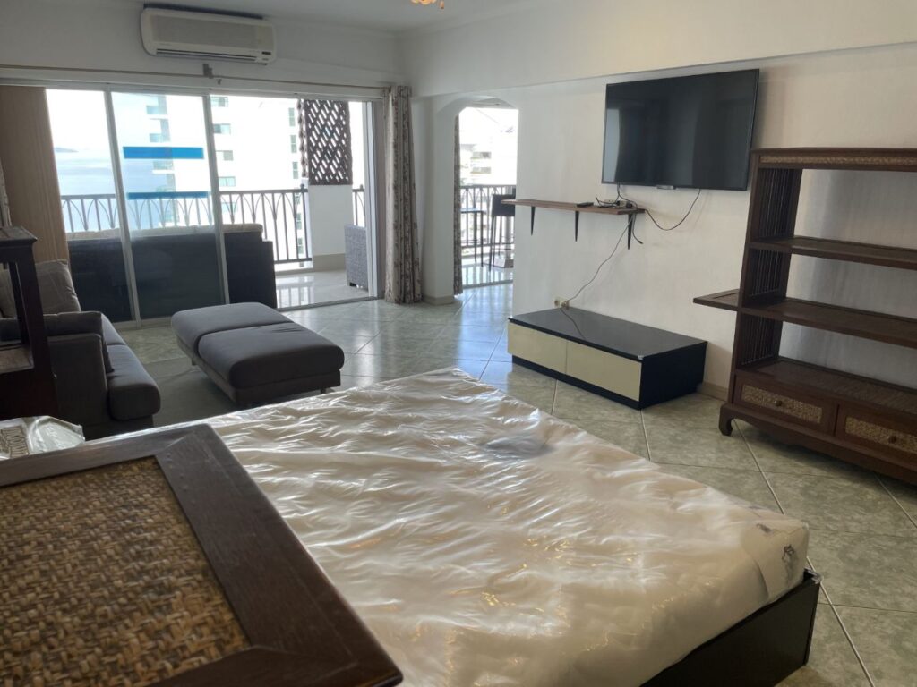 Апартаменты с 1 спальней 96м2 в Wongamat Garden Beach condo