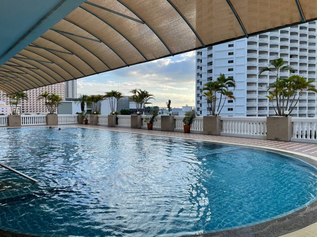 Апартаменты с 1 спальней 96м2 в Wongamat Garden Beach condo