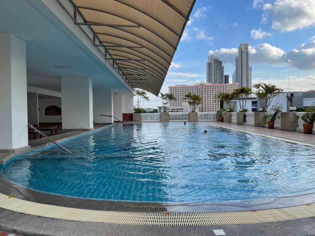 Апартаменты с 1 спальней 96м2 в Wongamat Garden Beach condo