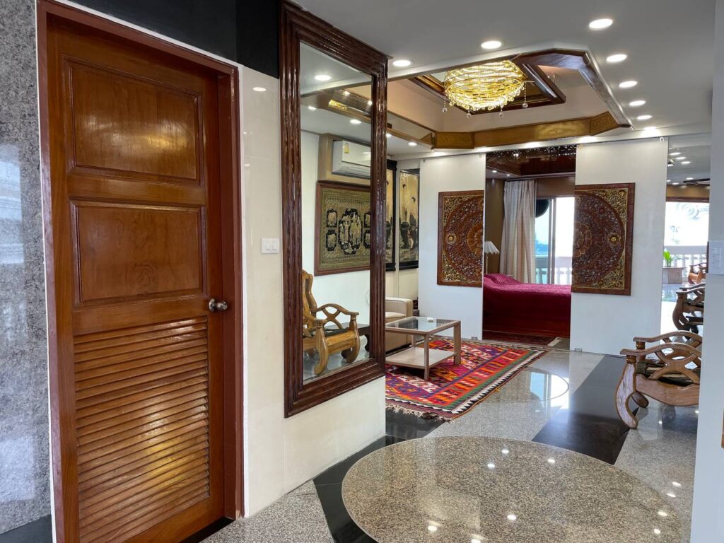 Квартира с 1-й спальней 83м2 в Park Beach Condo