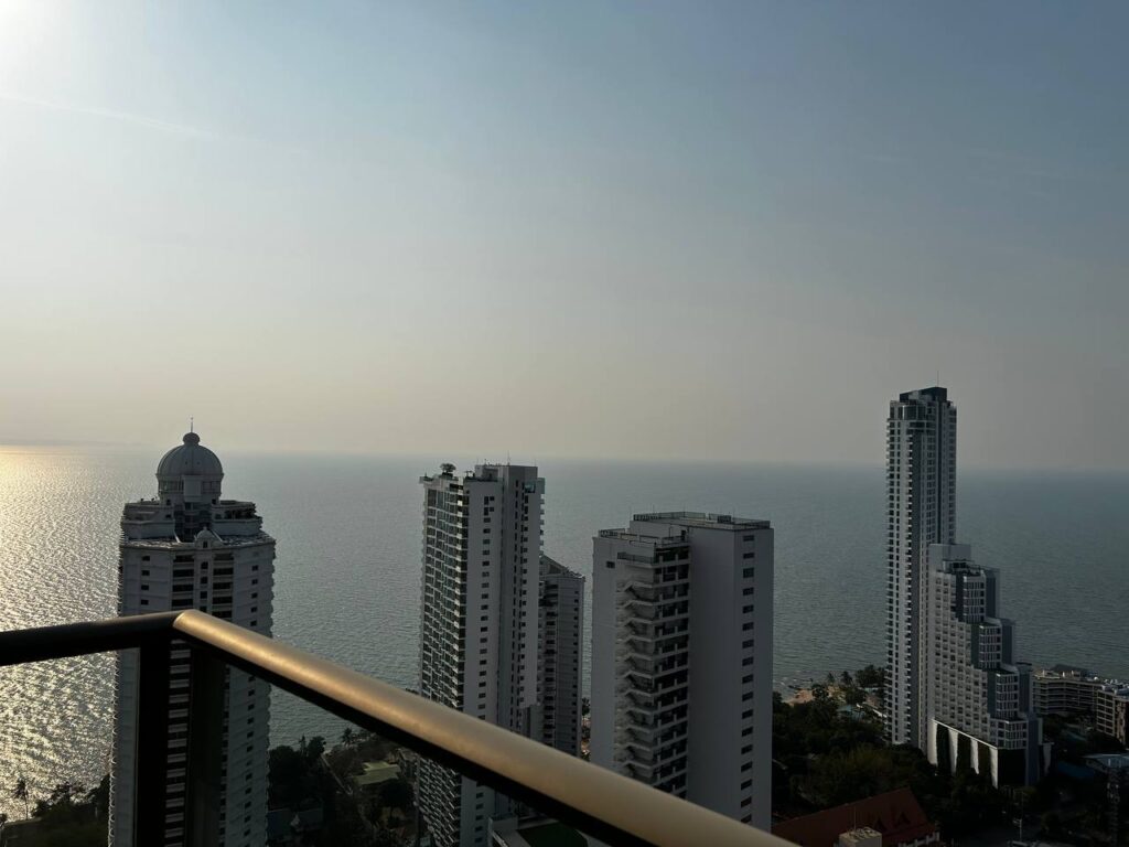 Квартира с двумя спальнями в Riviera Wongamat