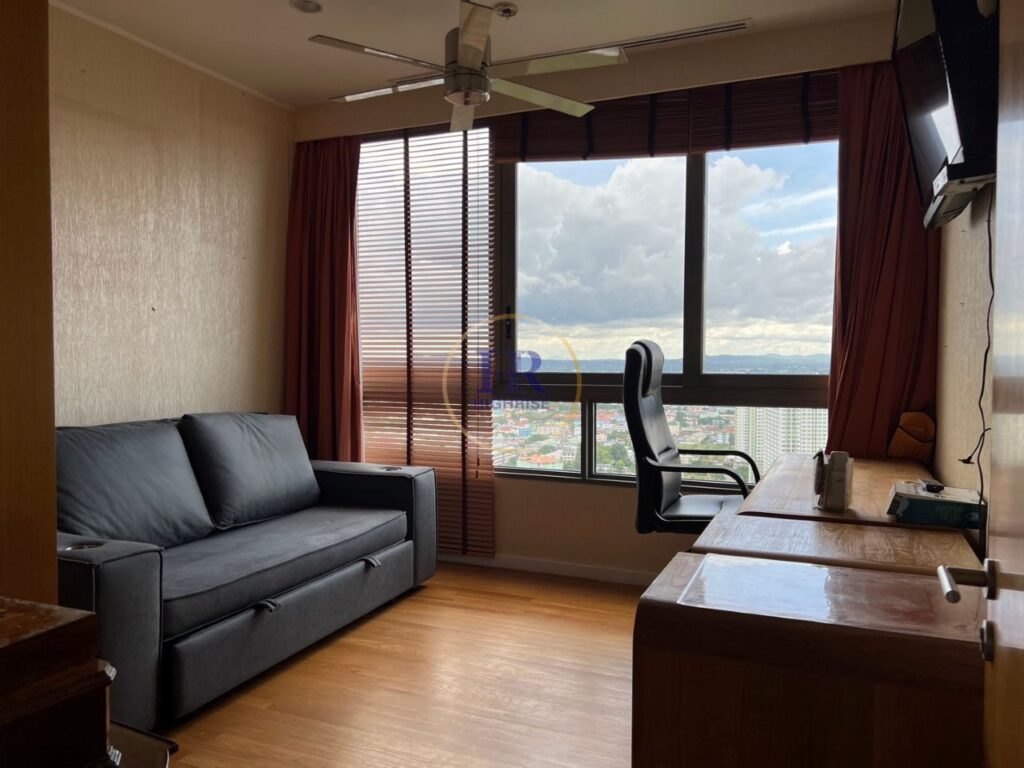 Квартира с 3-мя спальнями 130м2 в Northpoint Condo