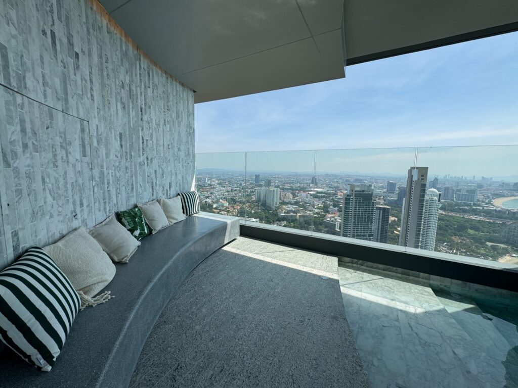 One bedroom apartment 38m2 in Arom Wongamat