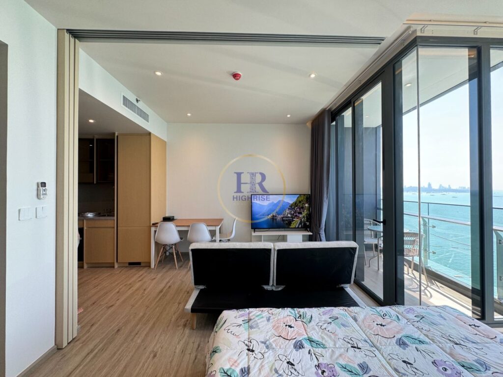 One bedroom apartment 38m2 in Arom Wongamat