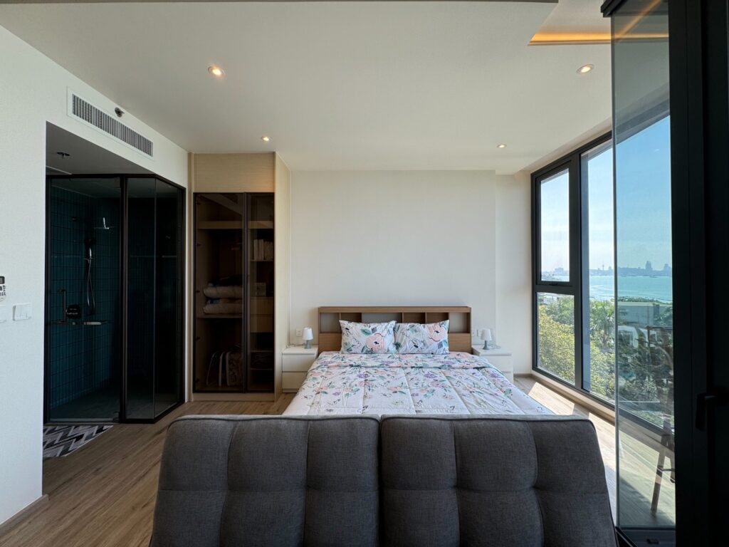One bedroom 38m2 in Arom Wongamat