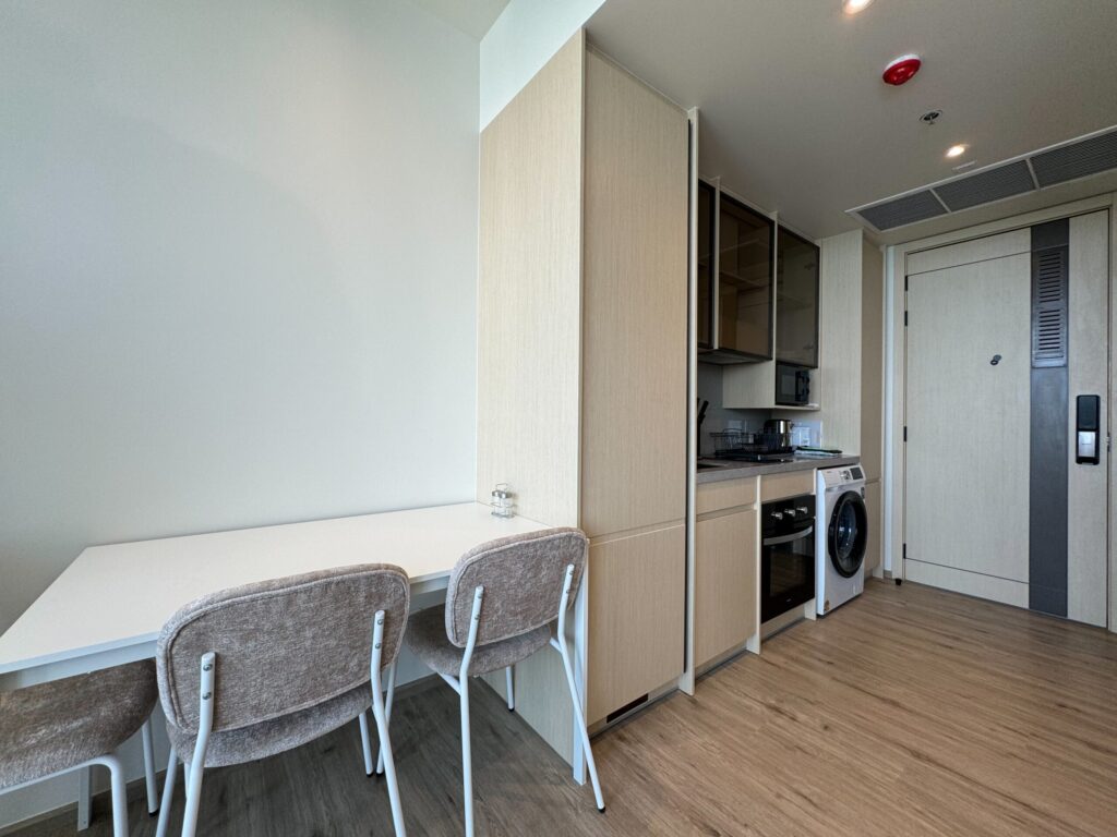 One bedroom 38m2 in Arom Wongamat