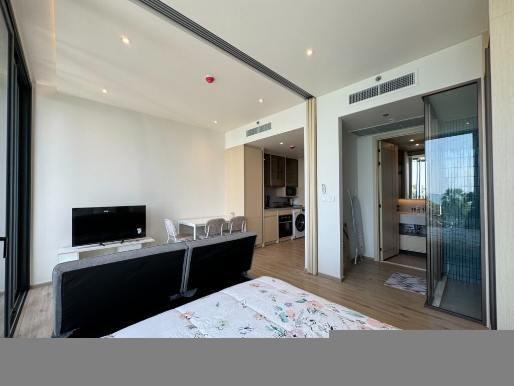 One bedroom 38m2 in Arom Wongamat
