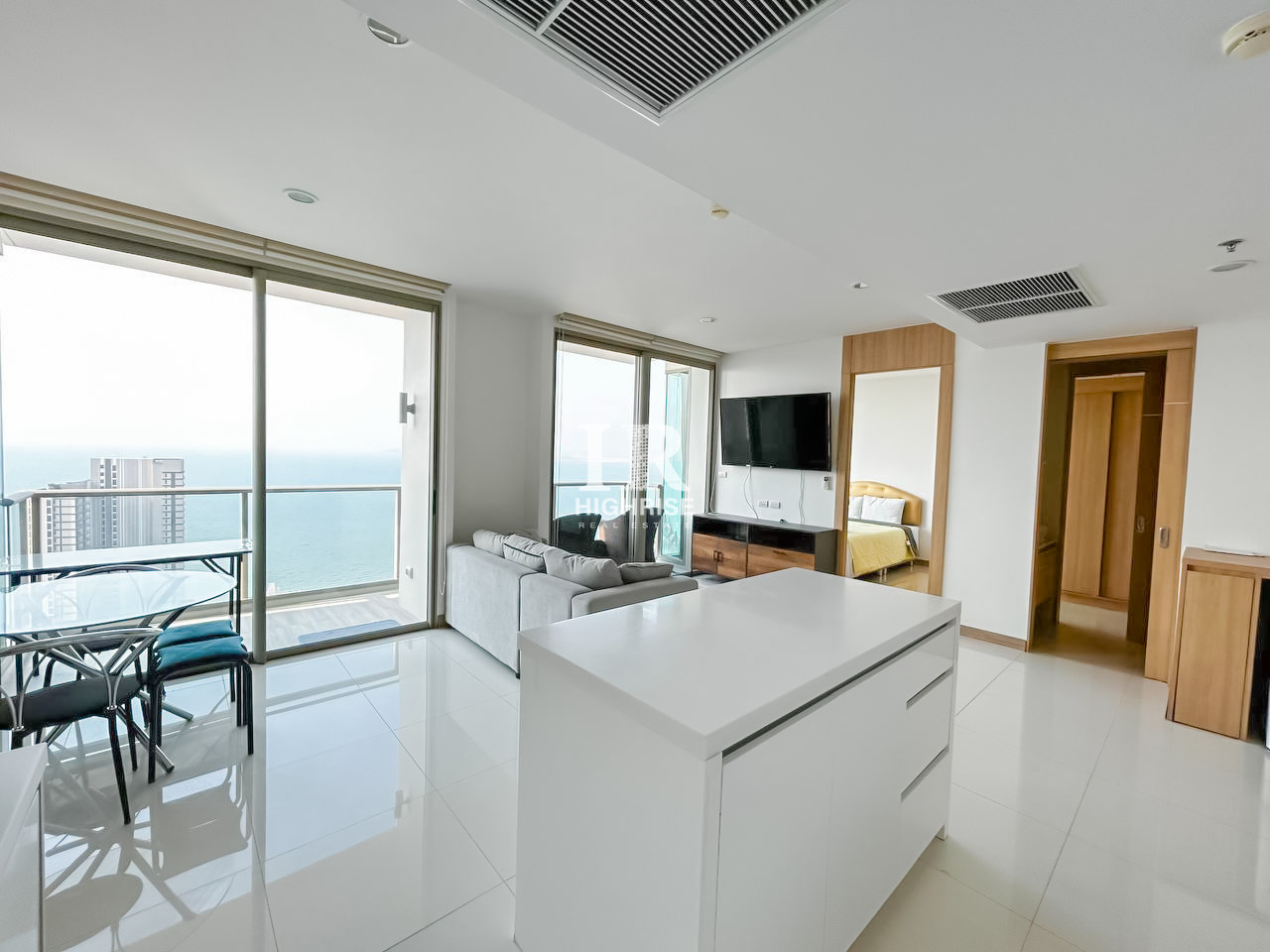 Квартира с 2-мя спальнями 70м2 в The Riviera Wongamat