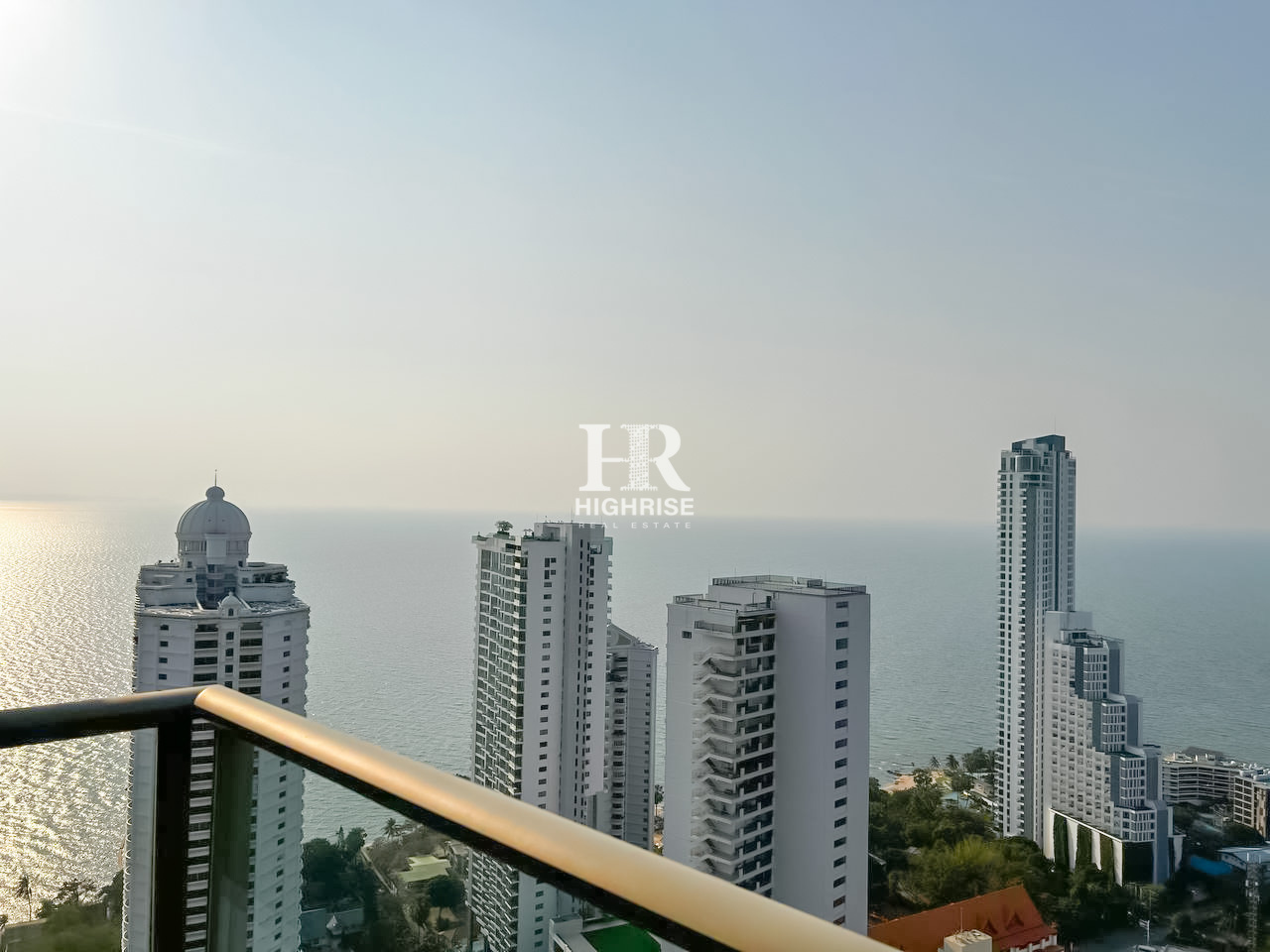 Квартира с 2-мя спальнями 70м2 в The Riviera Wongamat