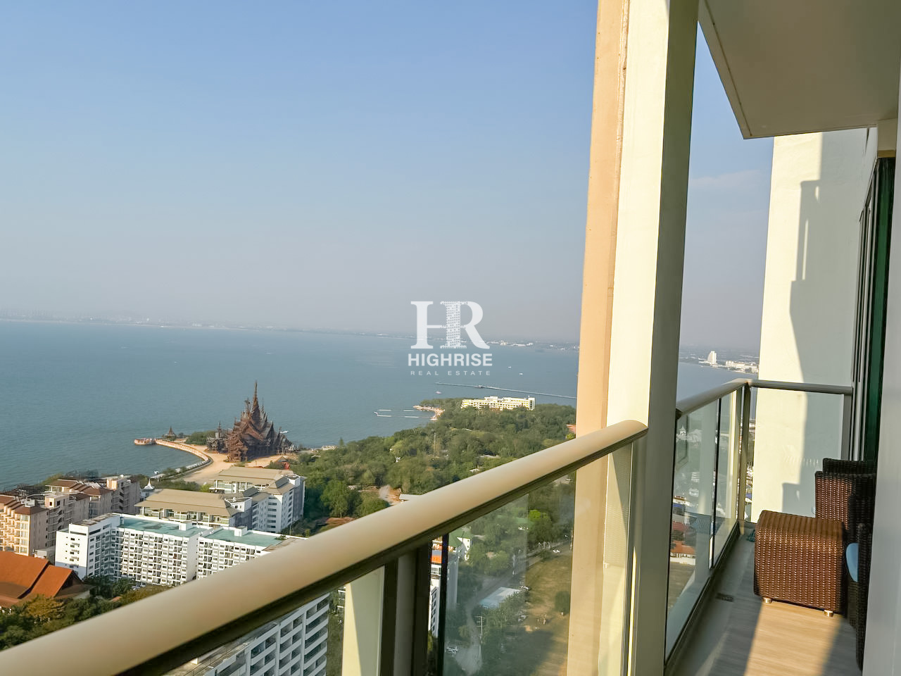 Квартира с 2-мя спальнями 70м2 в The Riviera Wongamat