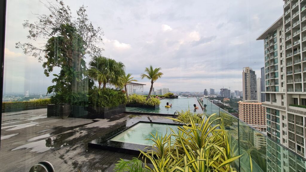 Two bedroom 70m2 in The Riviera Wongamat
