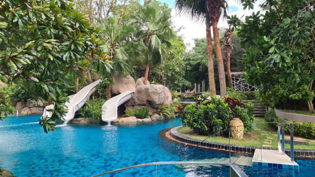 Two bedroom 70m2 in The Riviera Wongamat