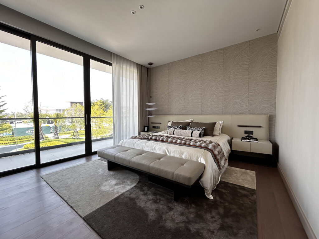 4-bedroom villa of 600 m2 in Glory Village