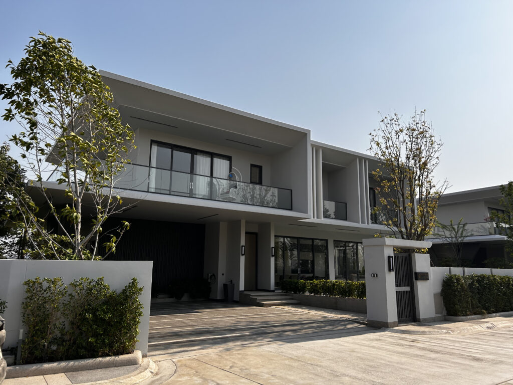 4-bedroom villa of 600 m2 in Glory Village