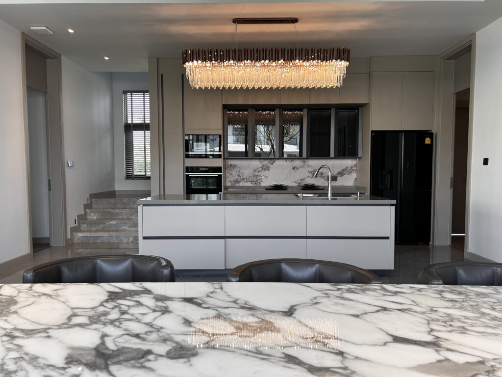 4-bedroom villa 650 m2 in Glory Village