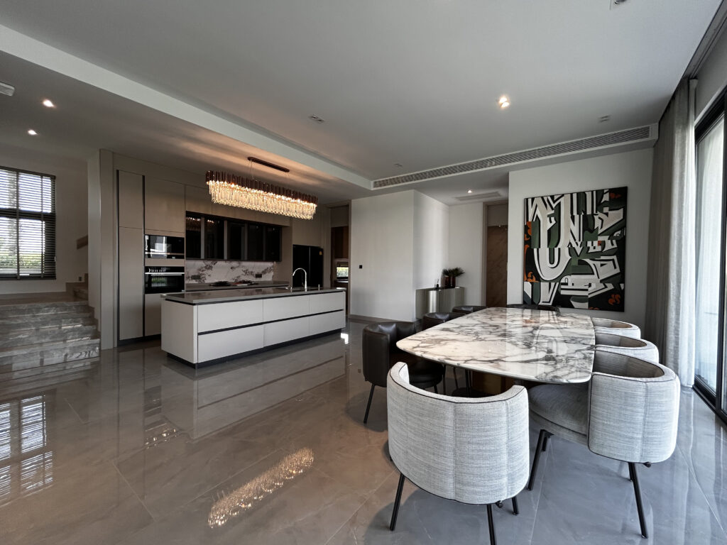4-bedroom villa 650 m2 in Glory Village