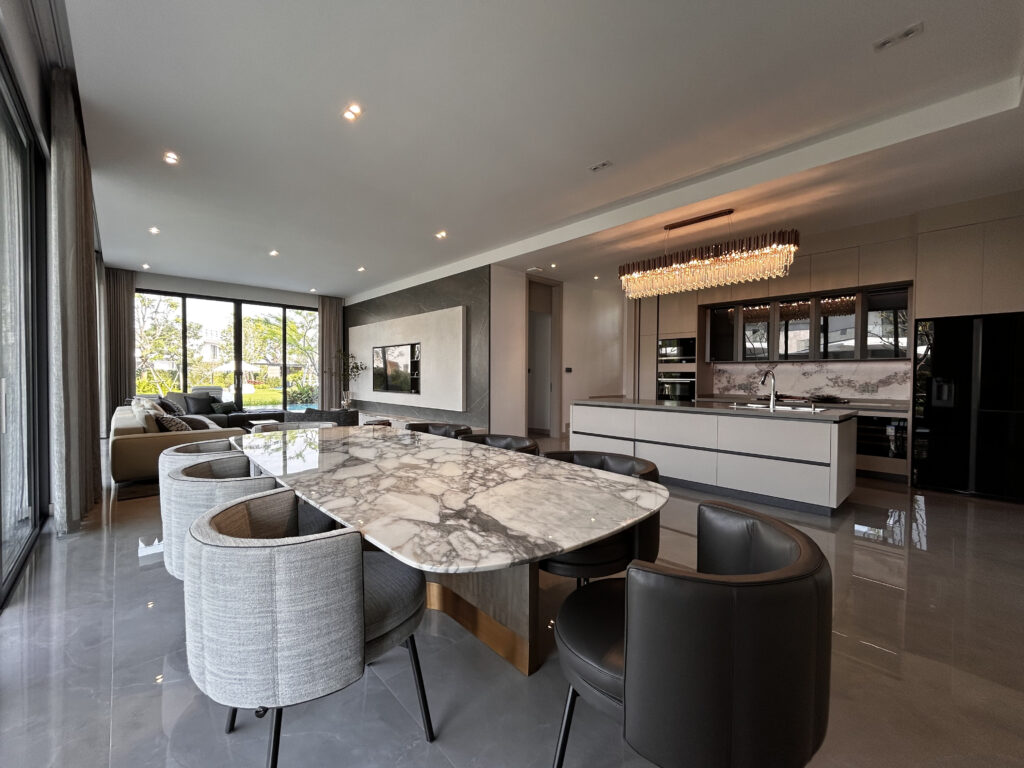 4-bedroom villa 650 m2 in Glory Village