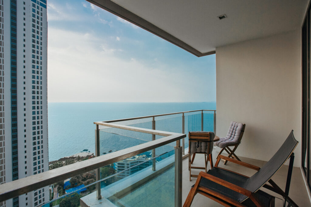 Квартира с 1-й спальней 50м2 в Baan Plai Haad