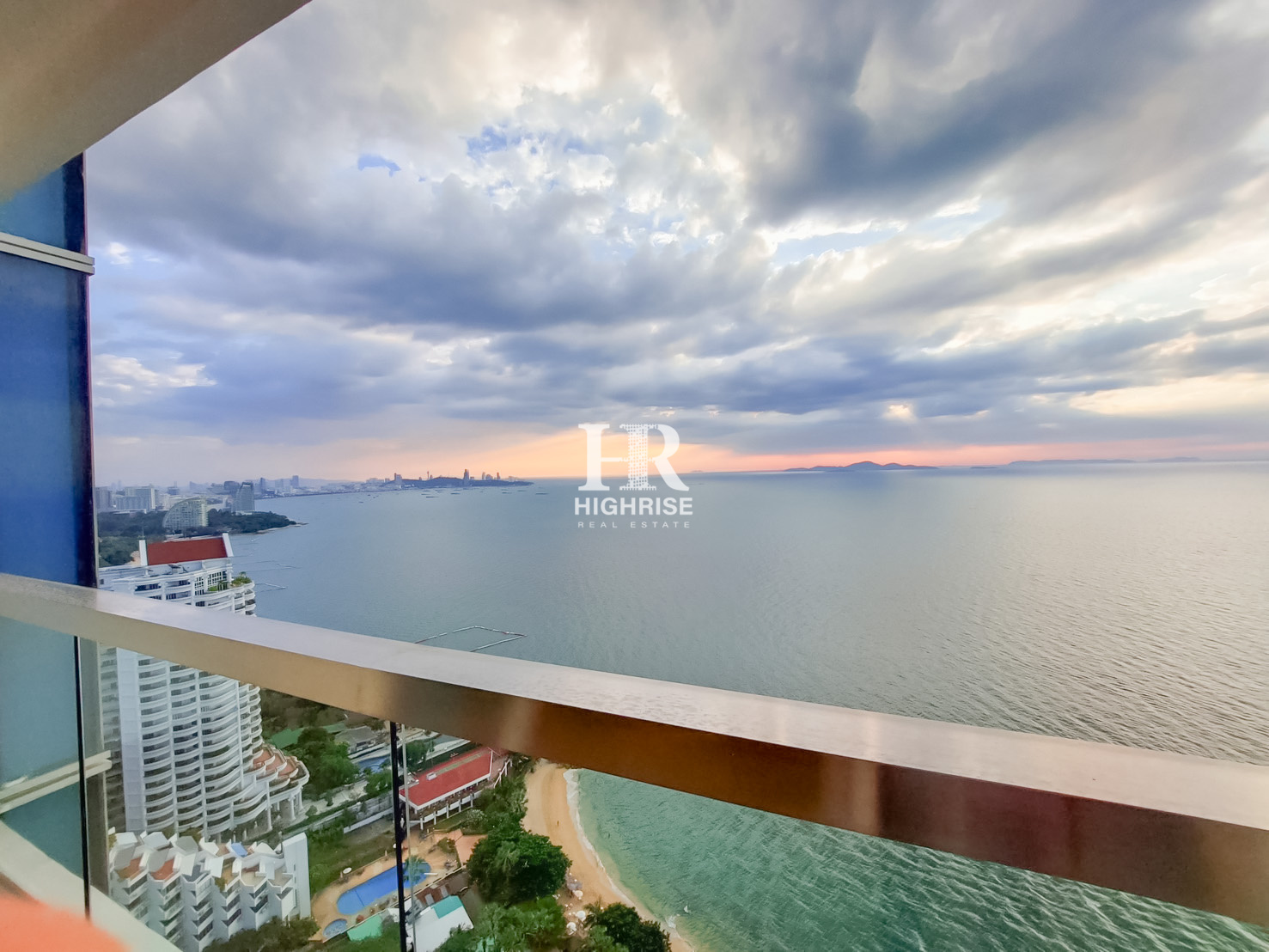 Квартира с 2-мя спальнями 98м2 в The Palm Wongamat