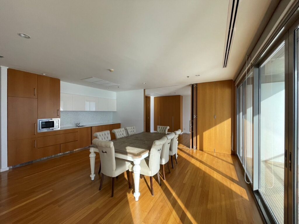Five bedroom duplex 360m2 in Northpoint Condo