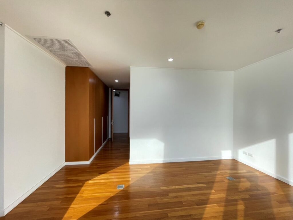 Five bedroom duplex 360m2 in Northpoint Condo