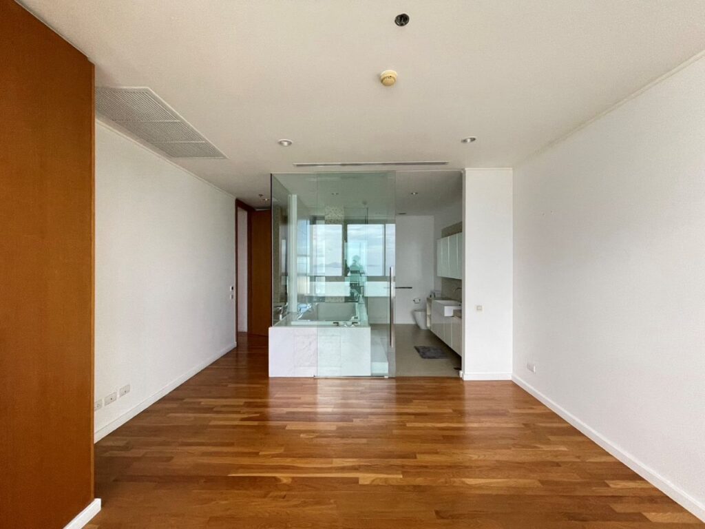 Five bedroom duplex 360m2 in Northpoint Condo