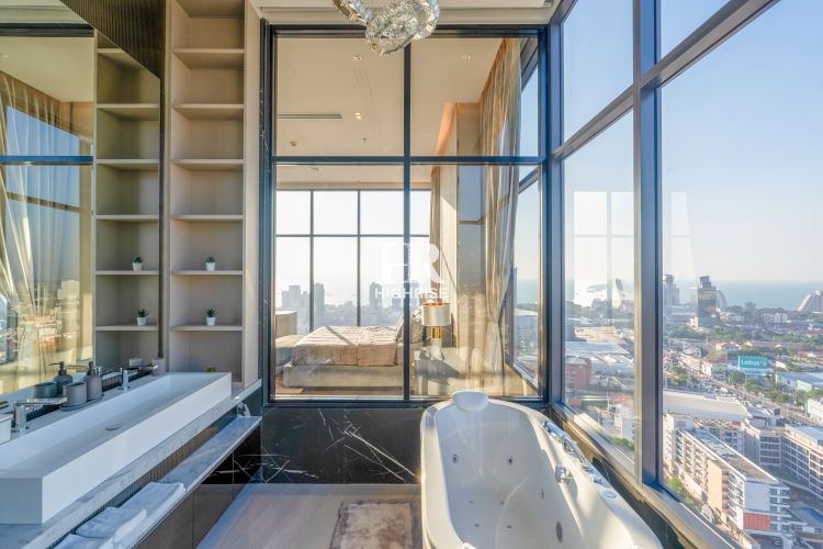 Квартира с 2-мя спальнями 127м2 в Once Pattaya Condominium