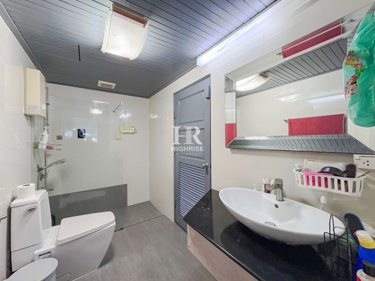 Квартира с 2-мя спальнями 175м2 в Park Beach Condo