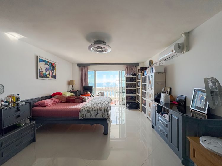 Квартира с 2-мя спальнями 175м2 в Park Beach Condo