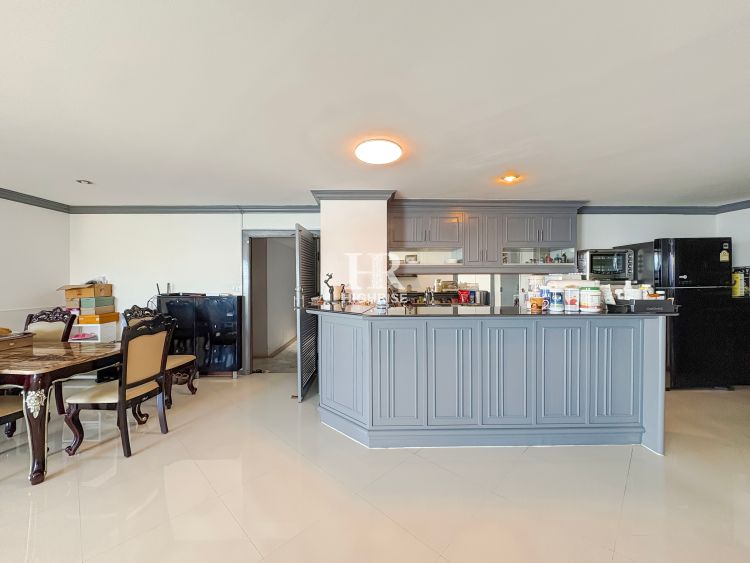 Квартира с 2-мя спальнями 175м2 в Park Beach Condo