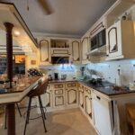Квартира с 1-й спальней 90м2 в Markland Condominium