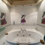 Квартира с 1-й спальней 90м2 в Markland Condominium