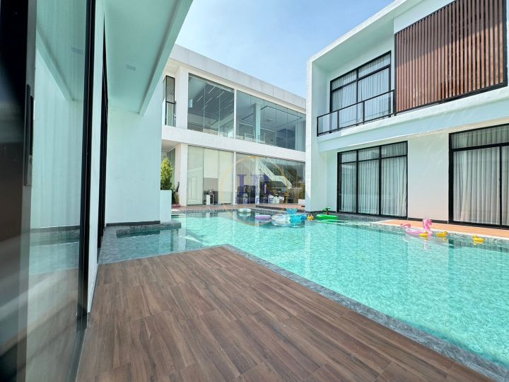 Three bedroom villa 154m2 in Villa La Richie