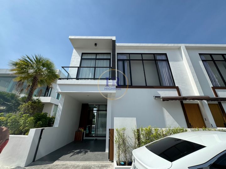 Three bedroom villa 154m2 in Villa La Richie