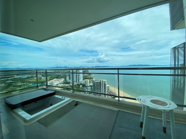 Two bedroom apartment 116m2 in Reflection Jomtien Beach