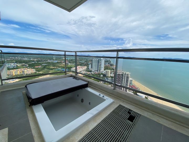 Two bedroom apartment 116m2 in Reflection Jomtien Beach