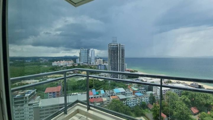 Two bedroom apartment 120m2 in Reflection Jomtien Beach