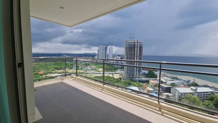 Two bedroom apartment 120m2 in Reflection Jomtien Beach