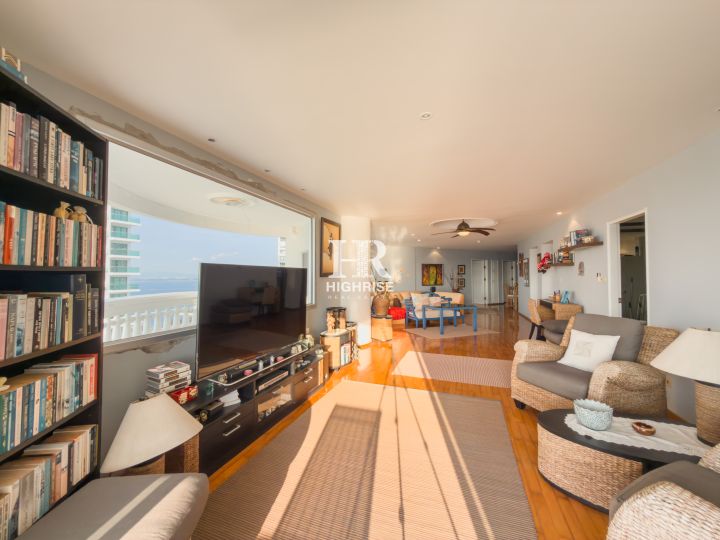Квартира с 2-мя спальнями 174м2 в Park Beach Condo