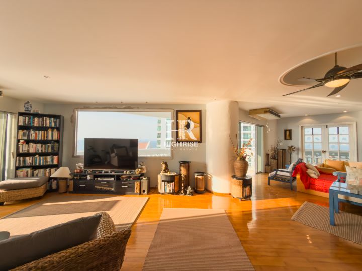 Квартира с 2-мя спальнями 174м2 в Park Beach Condo