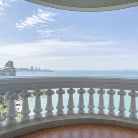 Квартира с 3-мя спальнями 163м2 в Sky Beach Condo