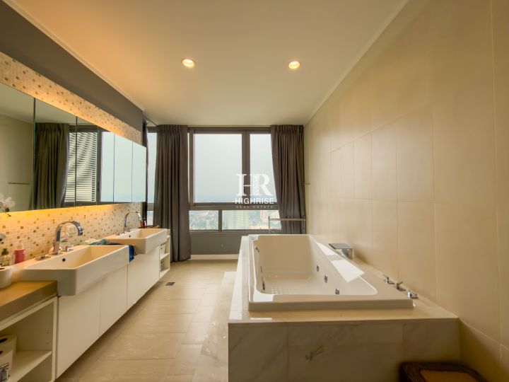 Three bedroom apartment 178м2 in Northpoint Condo