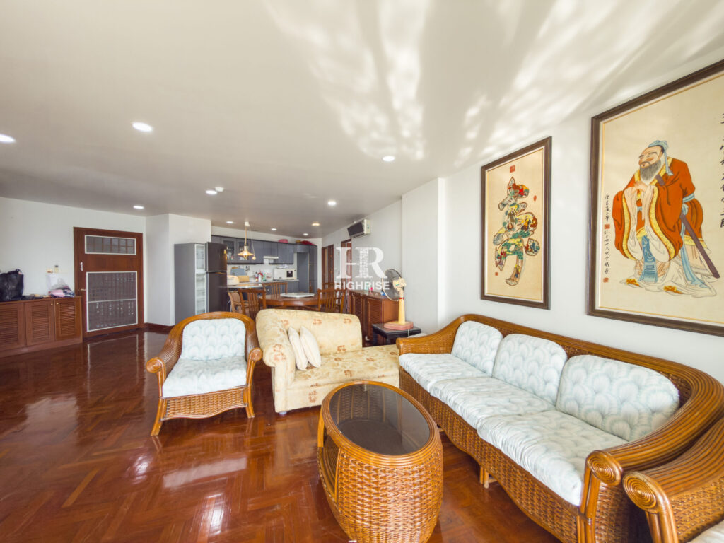 3 bedroom apartment 174m2 in Park Beach Condo