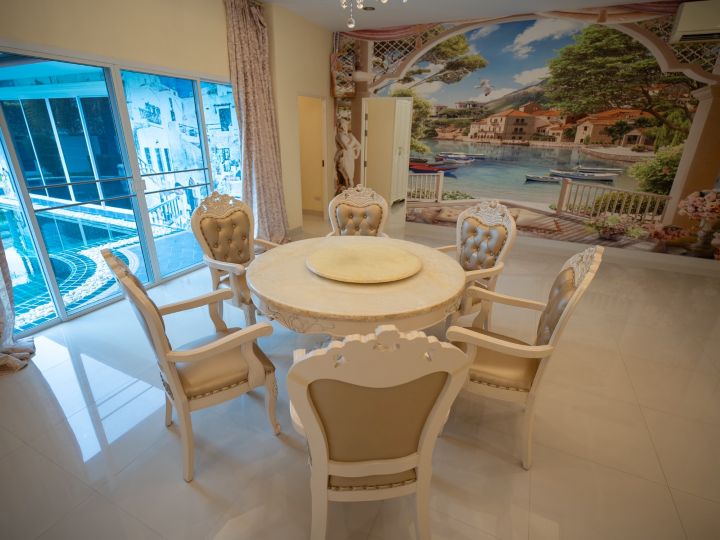 Дом с 3-мя спальнями 636м2 в Baan Dusit Lake