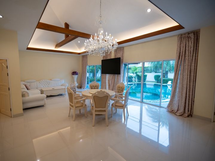 Дом с 3-мя спальнями 636м2 в Baan Dusit Lake