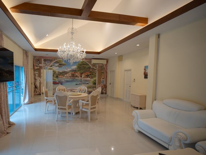Дом с 3-мя спальнями 636м2 в Baan Dusit Lake