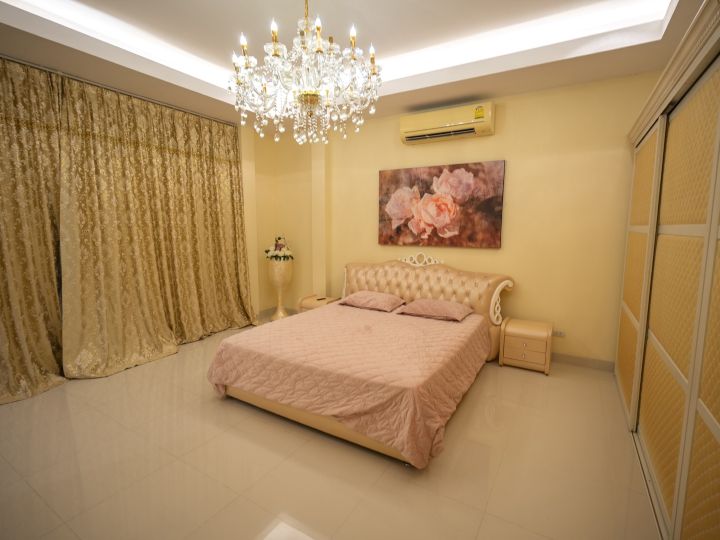 Дом с 3-мя спальнями 636м2 в Baan Dusit Lake