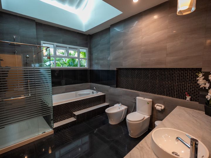 Дом с 3-мя спальнями 636м2 в Baan Dusit Lake