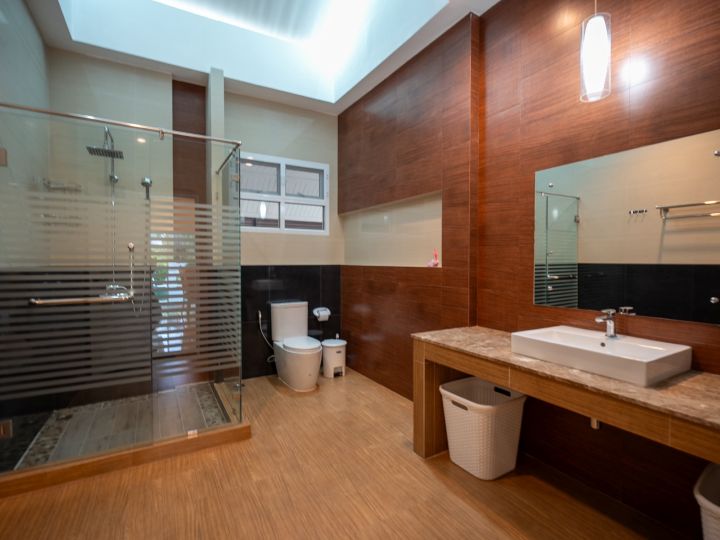 Дом с 3-мя спальнями 636м2 в Baan Dusit Lake